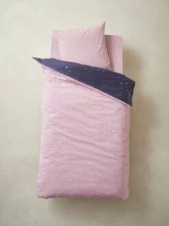 Parure Housse De Couette + Taie D'oreiller Avec Détails Phosphorescents MISS CONSTELLATION Marine / Parme - Vertbaudet -Magasin De Literie Pour Enfants parure housse de couette taie doreiller avec details phosphorescents miss constellation 5